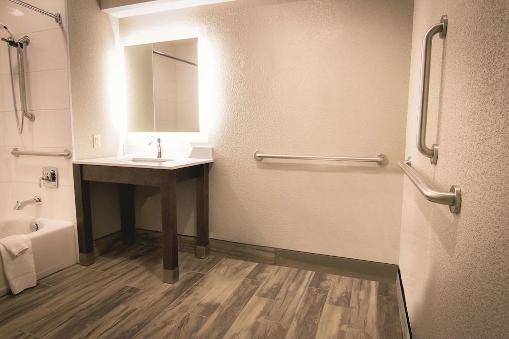 Hotel La Quinta By Wyndham Anchorage Airport Extérieur photo