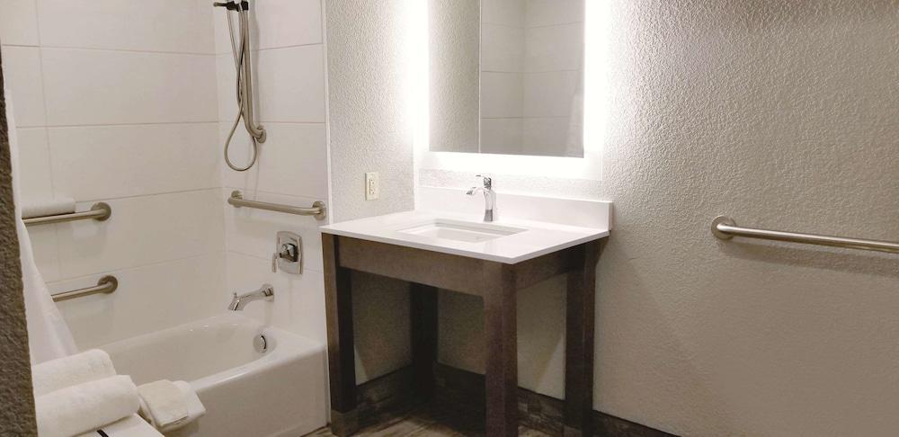 Hotel La Quinta By Wyndham Anchorage Airport Extérieur photo