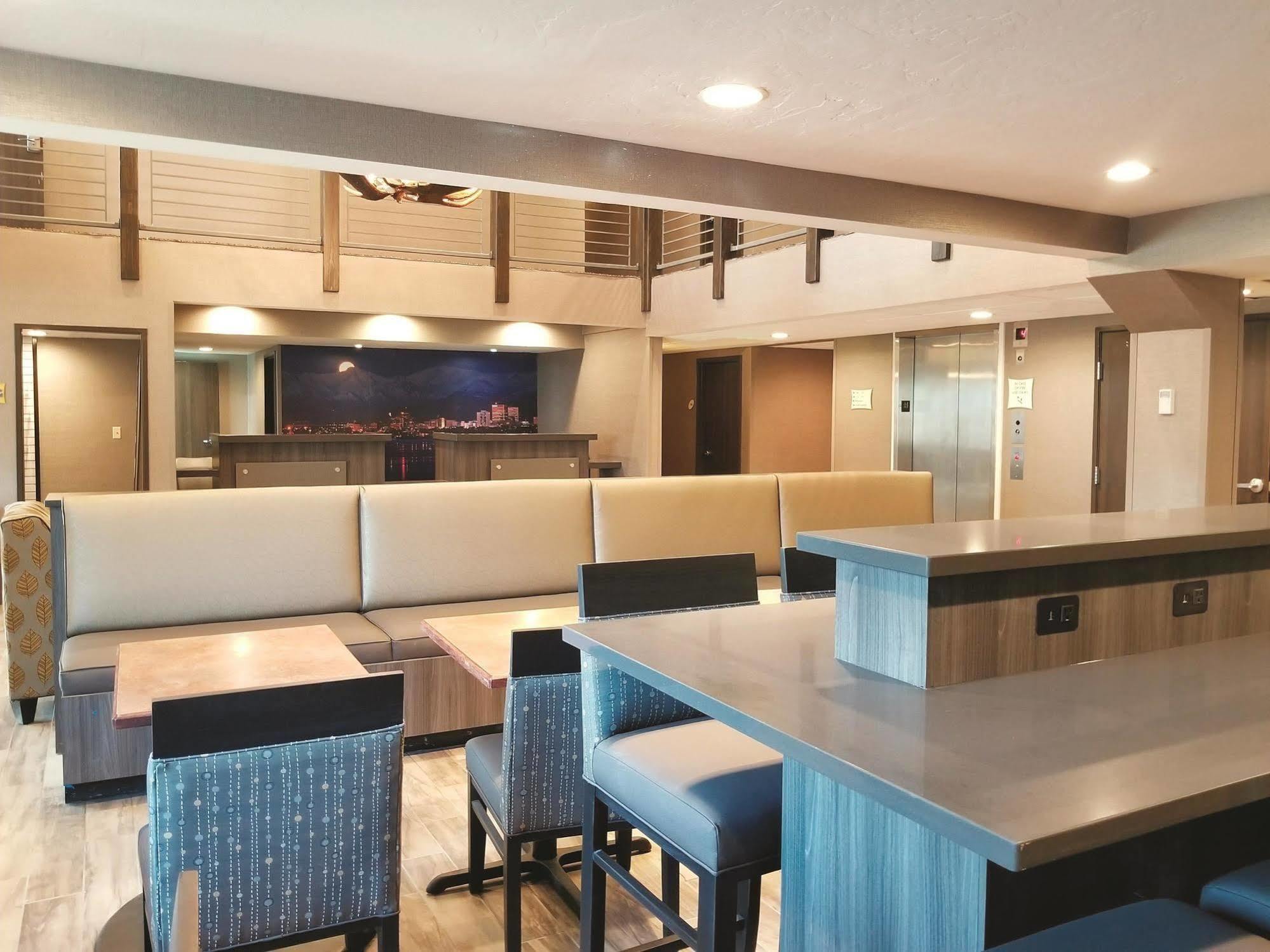 Hotel La Quinta By Wyndham Anchorage Airport Extérieur photo